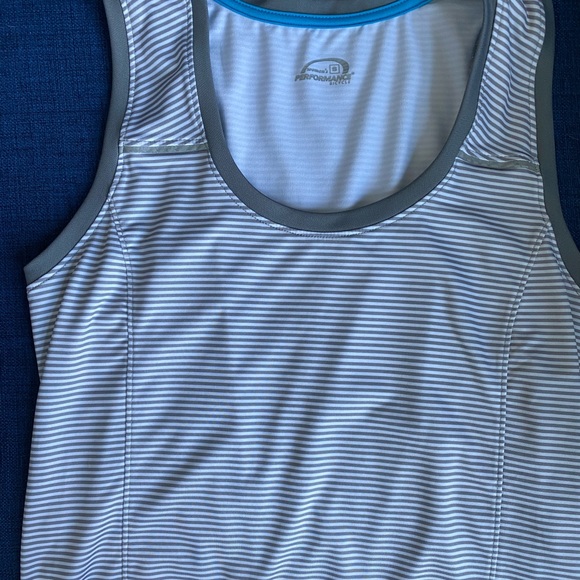 Performance tank w POCKETS.  Gray Wht stripe - Picture 6 of 14